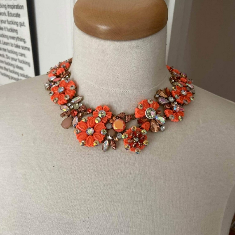 Jcrew cosmo necklace in excellent preowned condition 👌